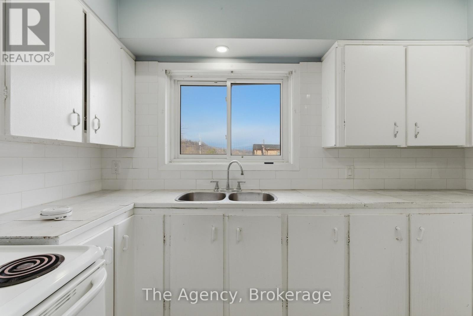 880 Lawrence Road, Hamilton (Rosedale), Ontario  L8K 2A3 - Photo 20 - X12893418