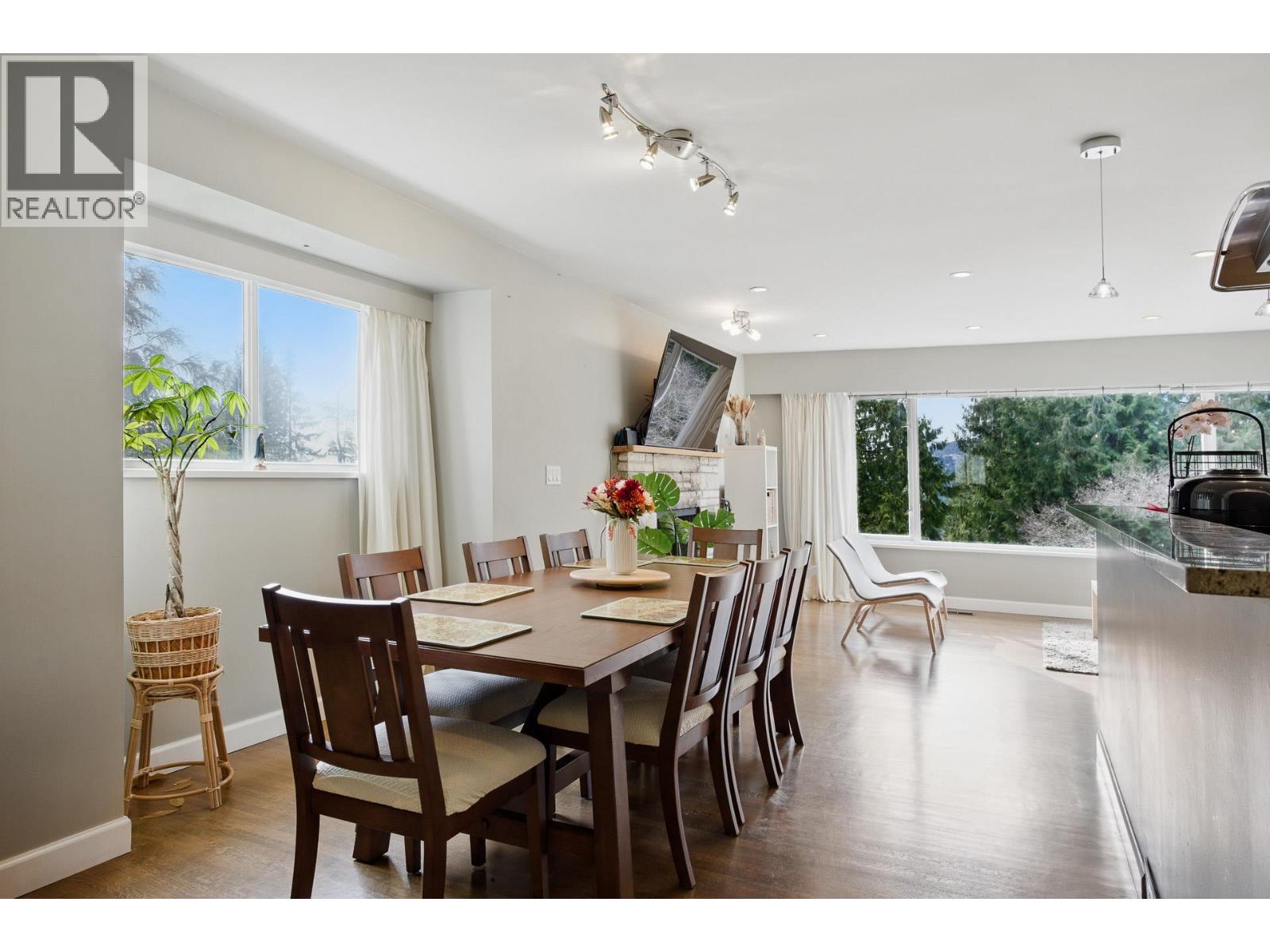 4938 Redonda Drive, North Vancouver, British Columbia  V7R 3J9 - Photo 8 - R3080927