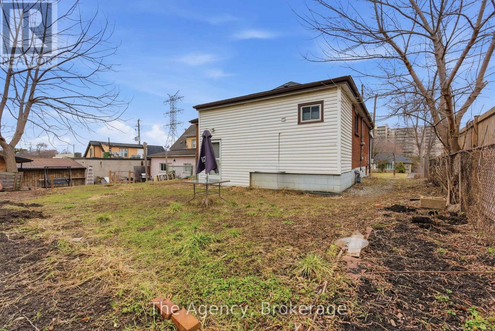 880 Lawrence Road, Hamilton (Rosedale), Ontario  L8K 2A3 - Photo 38 - X12893418