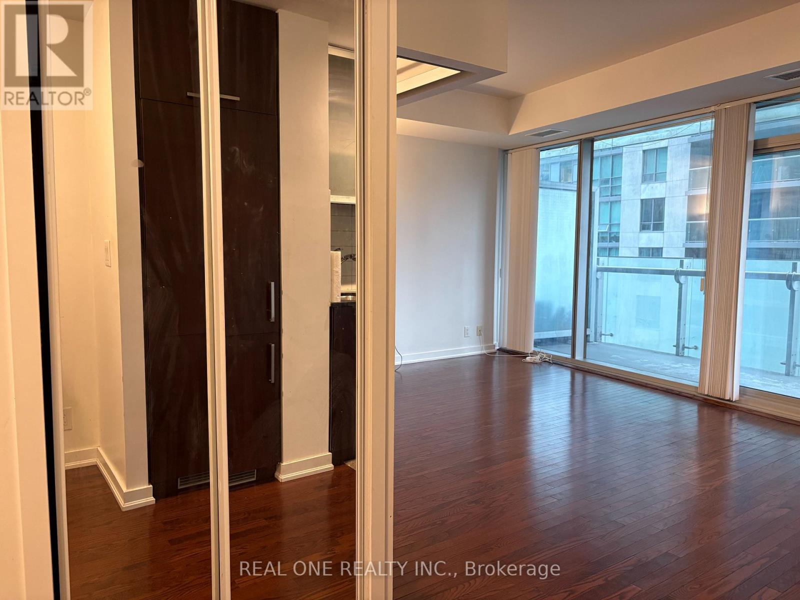 1106 - 12 York Street, Toronto, Ontario  M5J 2Z2 - Photo 10 - C12893874