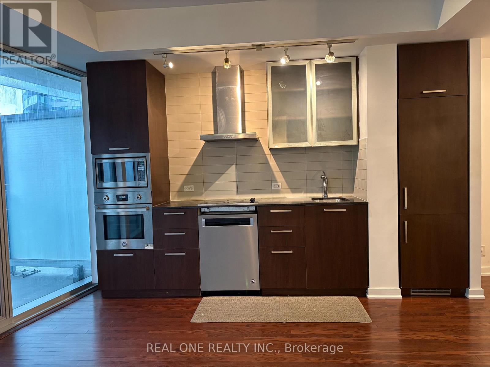 1106 - 12 York Street, Toronto, Ontario  M5J 2Z2 - Photo 3 - C12893874