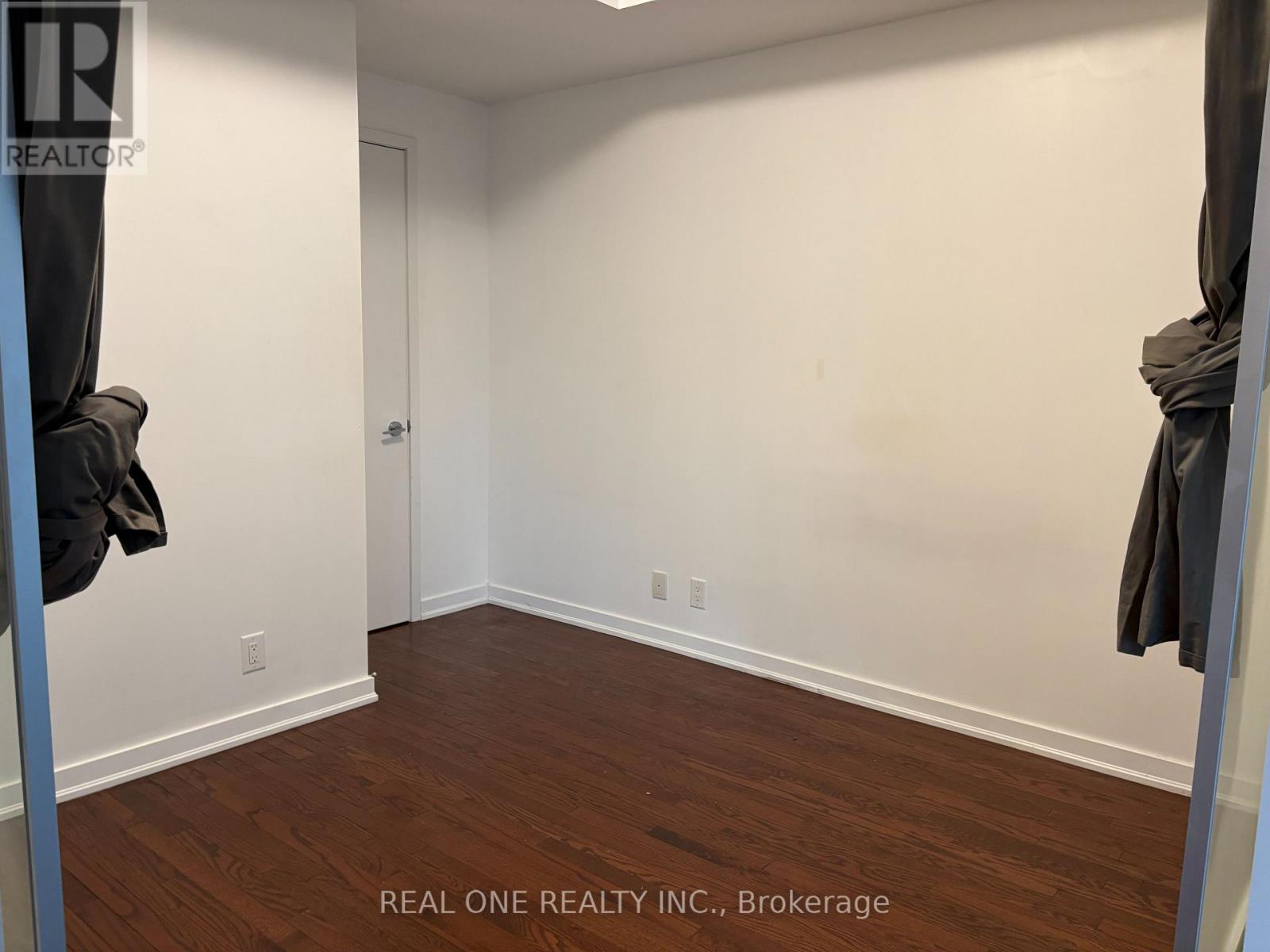 1106 - 12 York Street, Toronto, Ontario  M5J 2Z2 - Photo 4 - C12893874