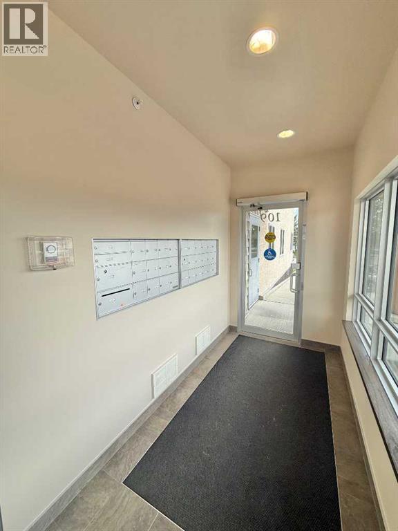 305, 109 Seabolt Drive, Hinton, Alberta  T7V 1K2 - Photo 3 - A2253808