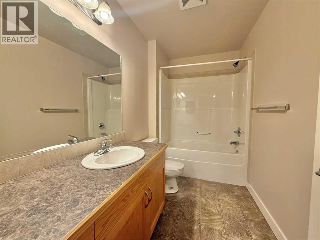 305, 109 Seabolt Drive, Hinton, Alberta  T7V 1K2 - Photo 9 - A2253808