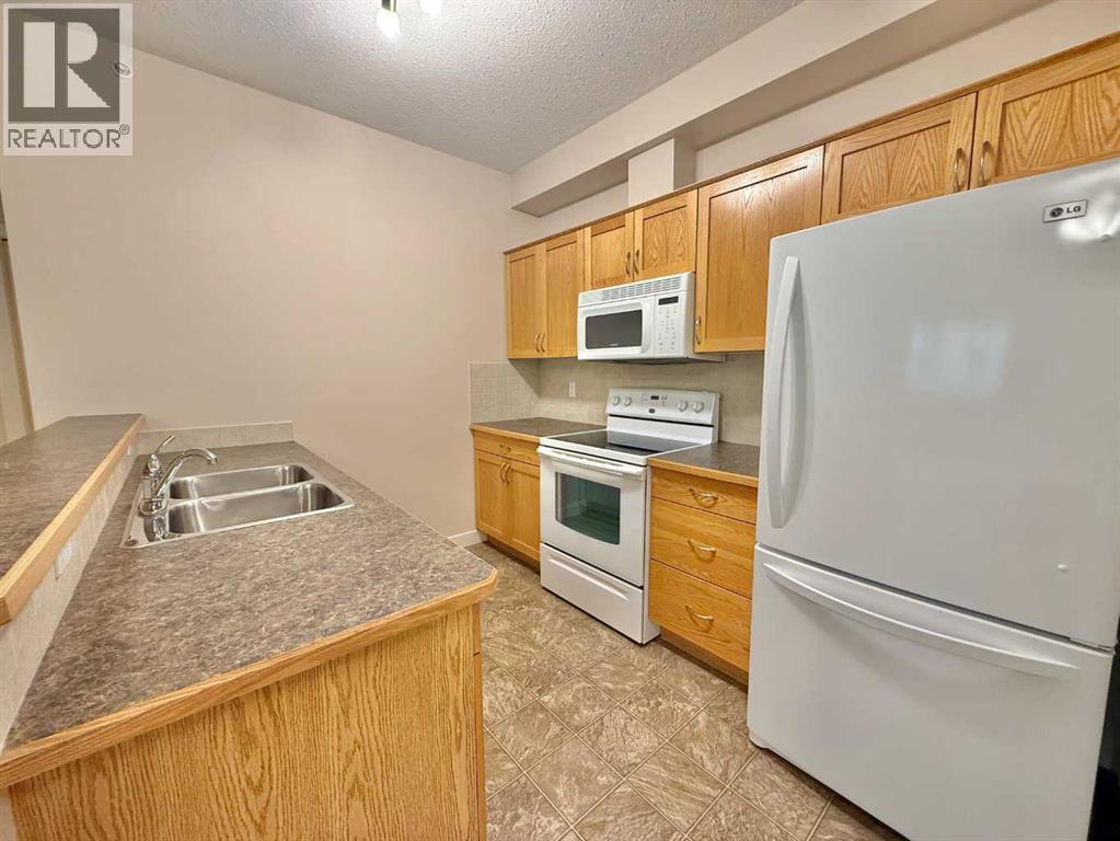 305, 109 Seabolt Drive, Hinton, Alberta  T7V 1K2 - Photo 5 - A2253808