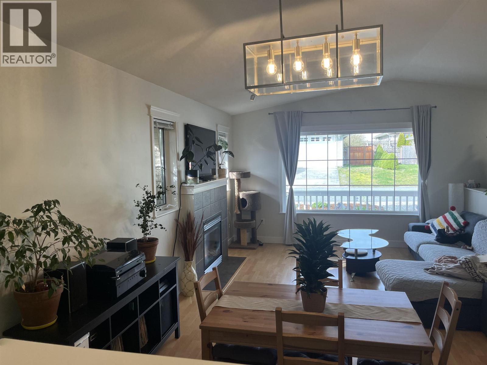 5726 Emily Way, Sechelt, British Columbia  V7Z 0N5 - Photo 2 - R3100926