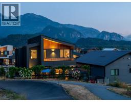 2929 SNOWBERRY PLACE, Squamish, British Columbia