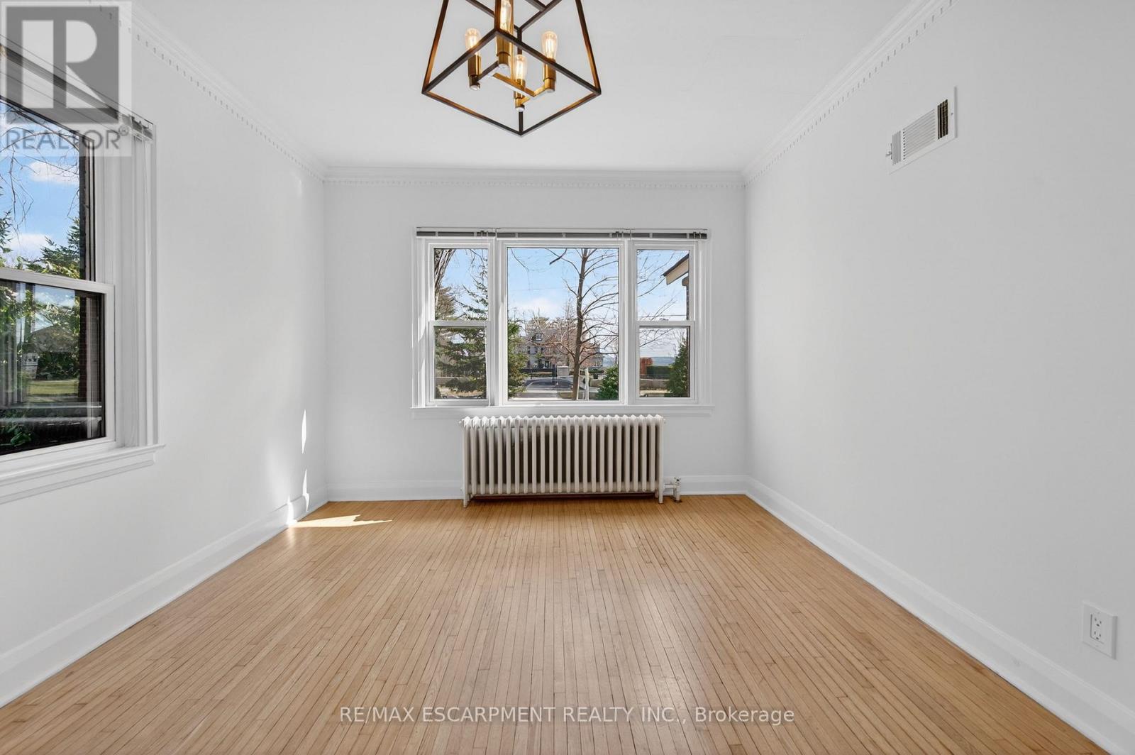 2317 Lakeshore Road, Burlington, Ontario  L7R 1B3 - Photo 14 - W12886836