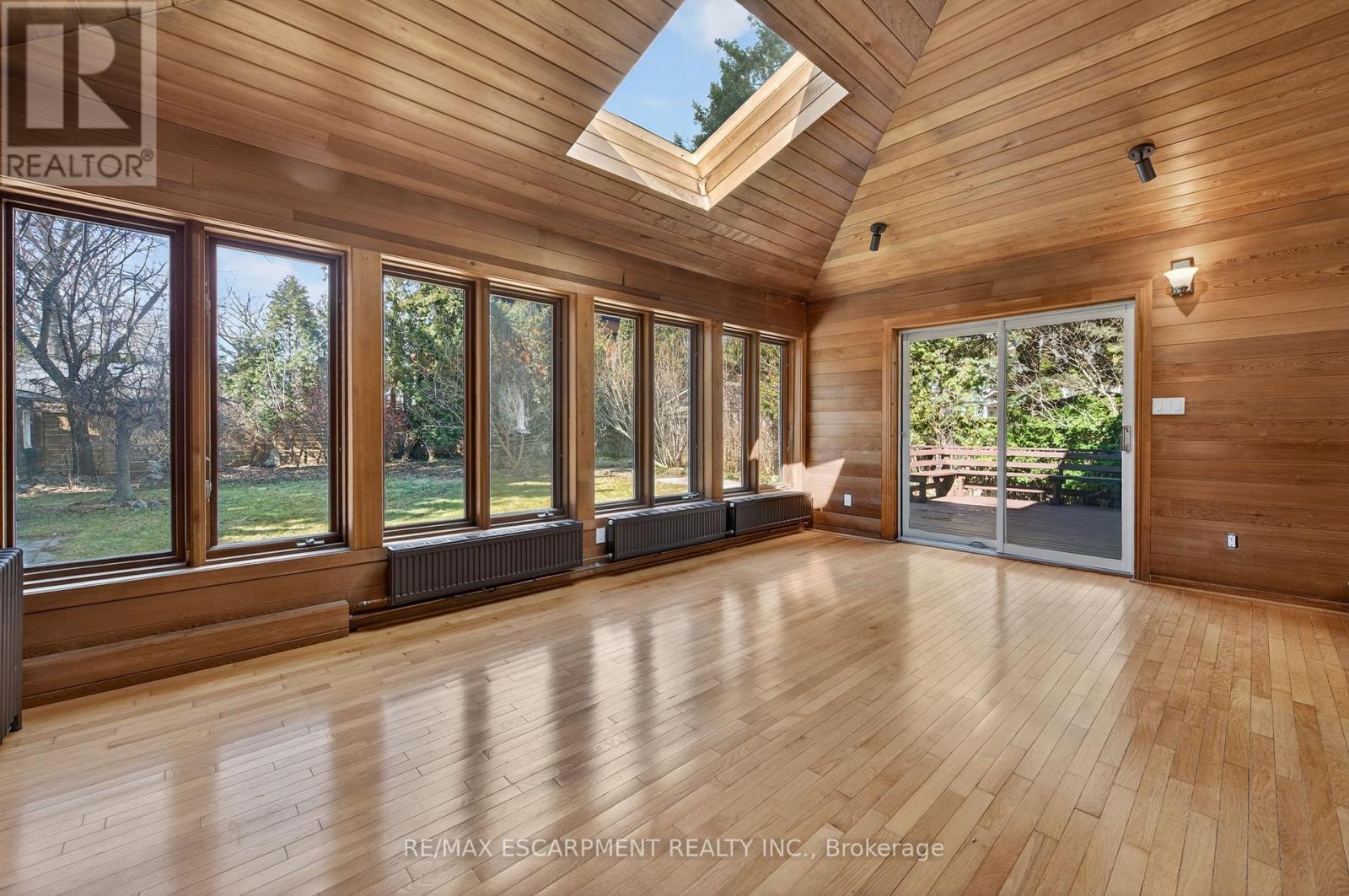 2317 Lakeshore Road, Burlington, Ontario  L7R 1B3 - Photo 24 - W12886836