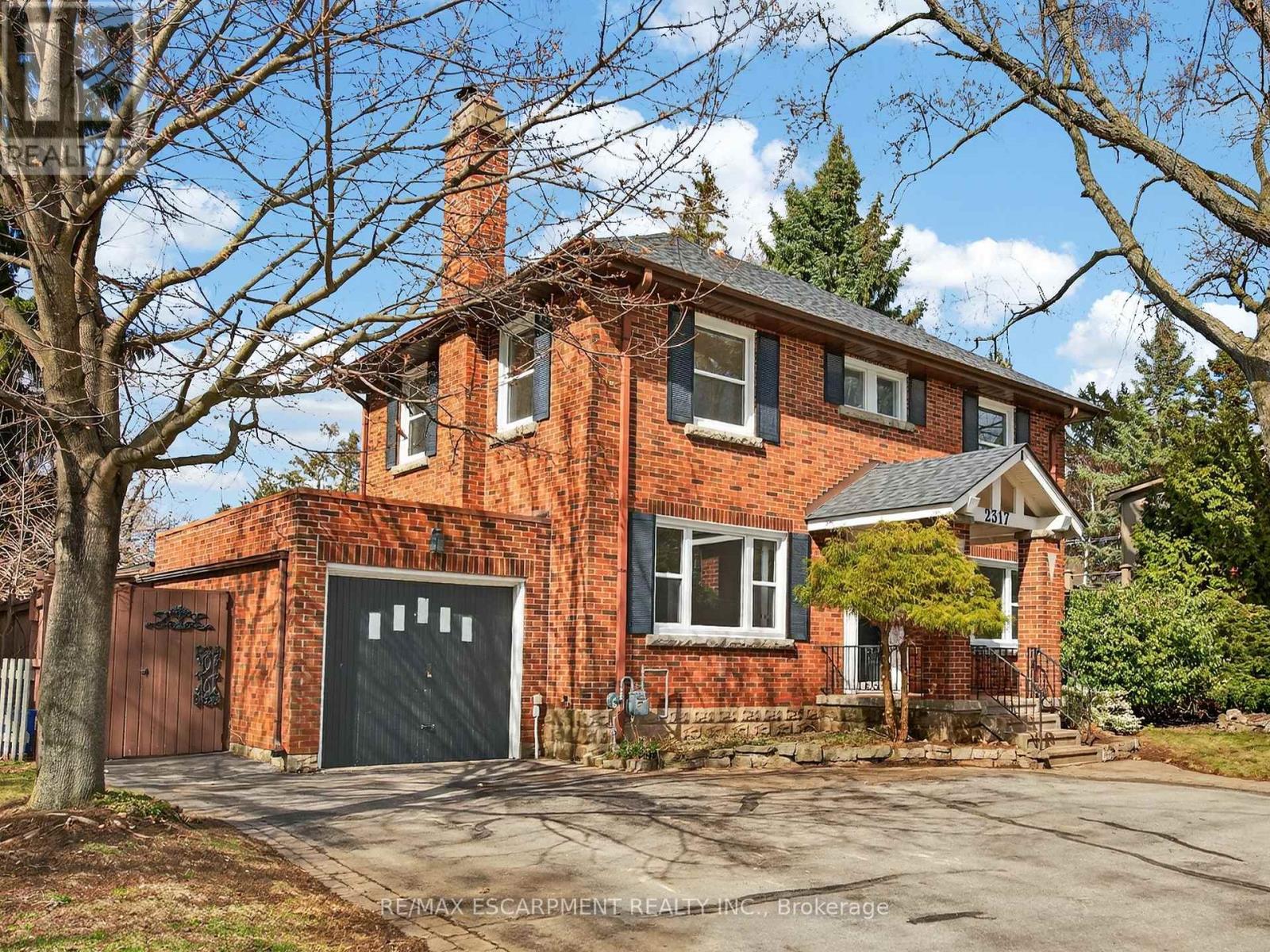 2317 Lakeshore Road, Burlington, Ontario  L7R 1B3 - Photo 3 - W12886836