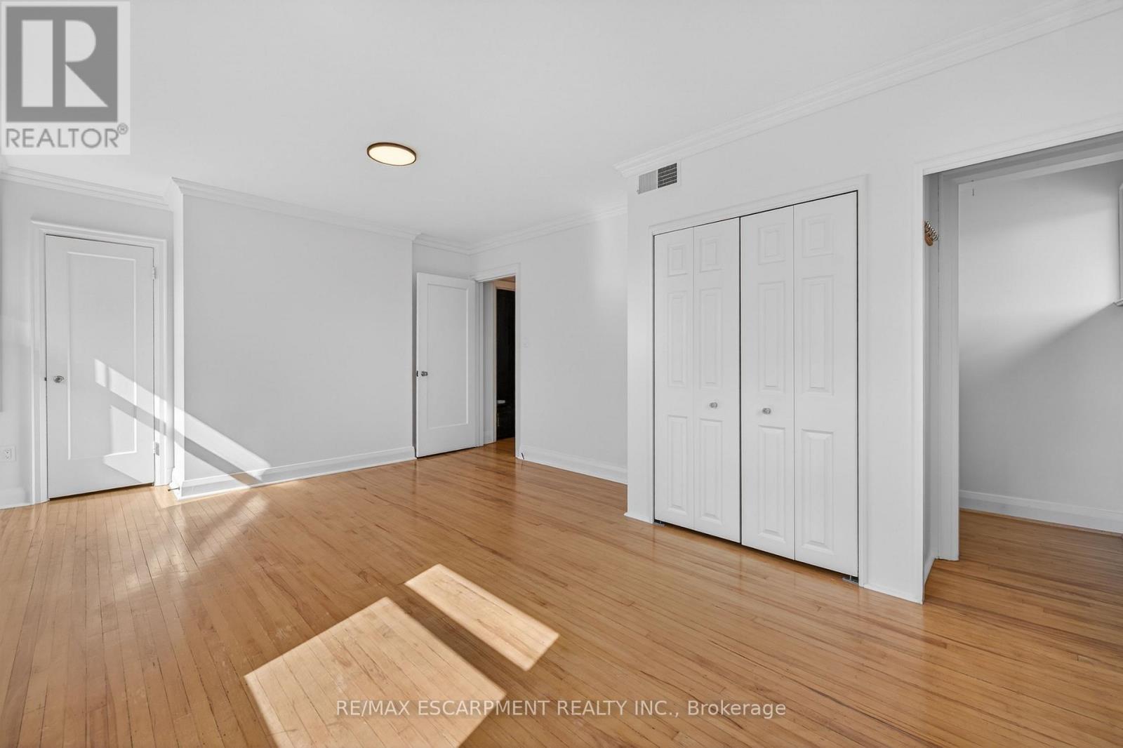 2317 Lakeshore Road, Burlington, Ontario  L7R 1B3 - Photo 33 - W12886836