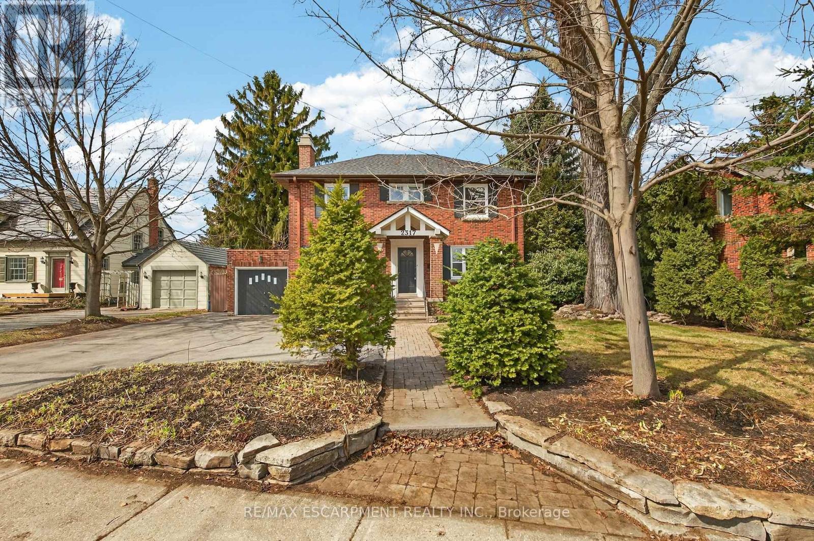 2317 Lakeshore Road, Burlington, Ontario  L7R 1B3 - Photo 4 - W12886836