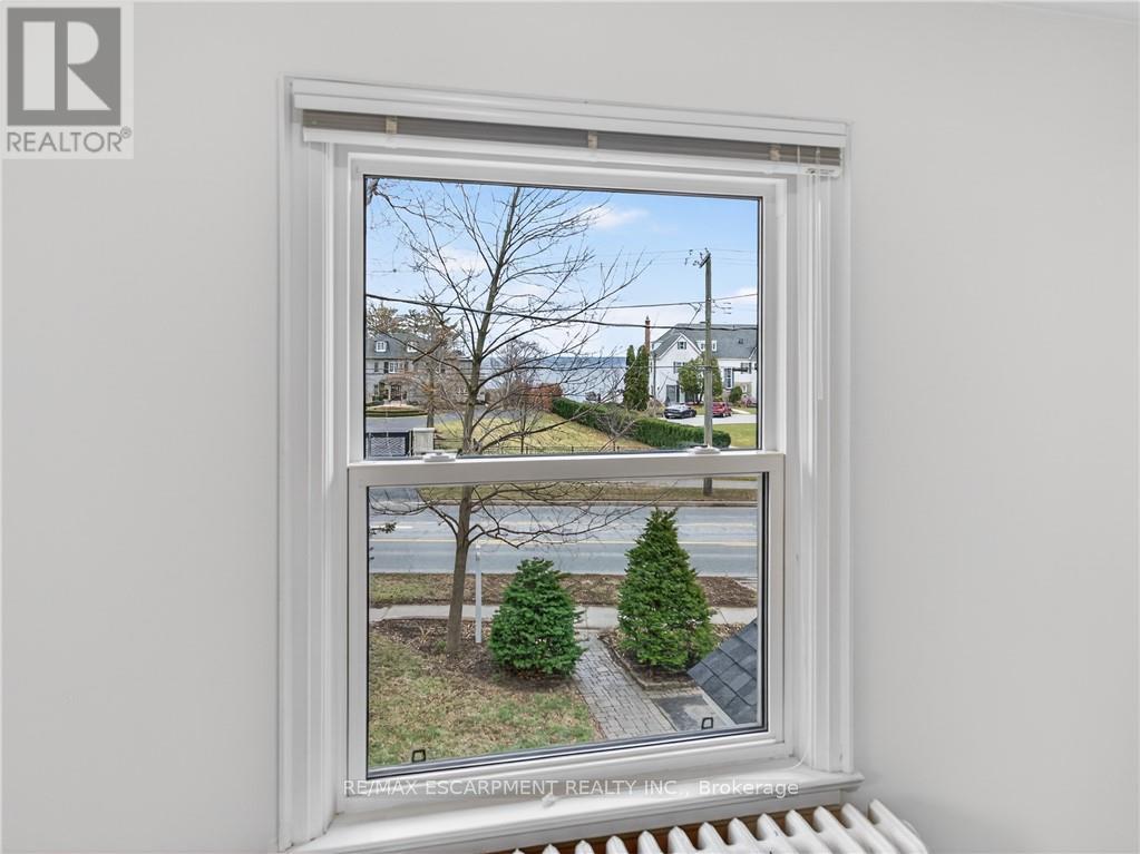 2317 Lakeshore Road, Burlington, Ontario  L7R 1B3 - Photo 11 - W12886836