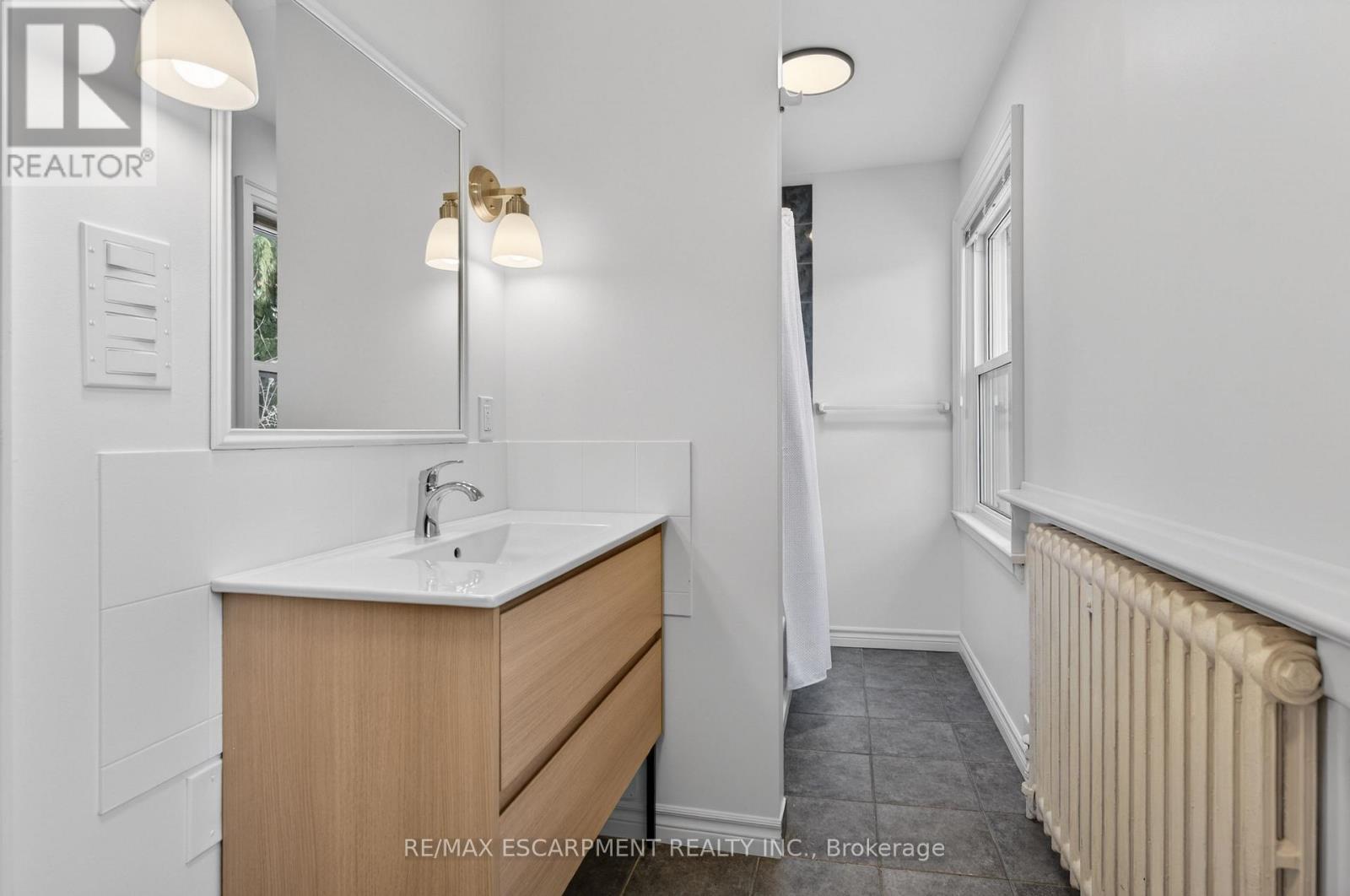 2317 Lakeshore Road, Burlington, Ontario  L7R 1B3 - Photo 29 - W12886836