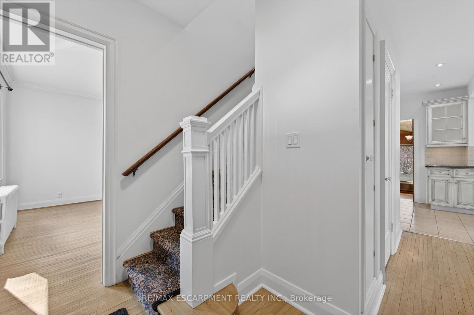 2317 Lakeshore Road, Burlington, Ontario  L7R 1B3 - Photo 27 - W12886836