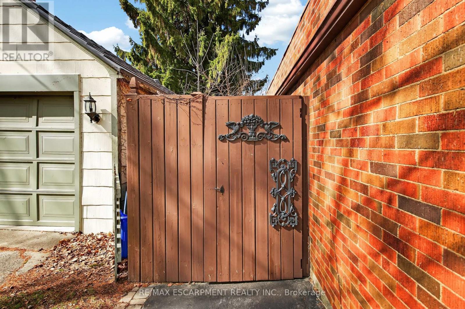 2317 Lakeshore Road, Burlington, Ontario  L7R 1B3 - Photo 39 - W12886836