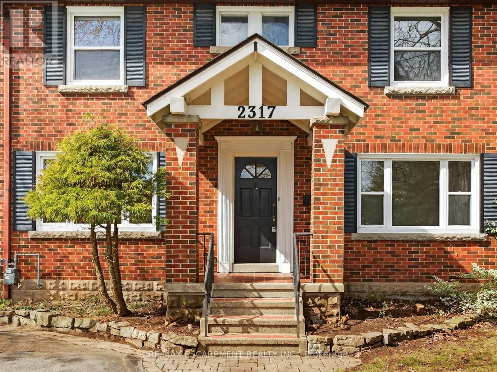 2317 Lakeshore Road, Burlington, Ontario  L7R 1B3 - Photo 5 - W12886836