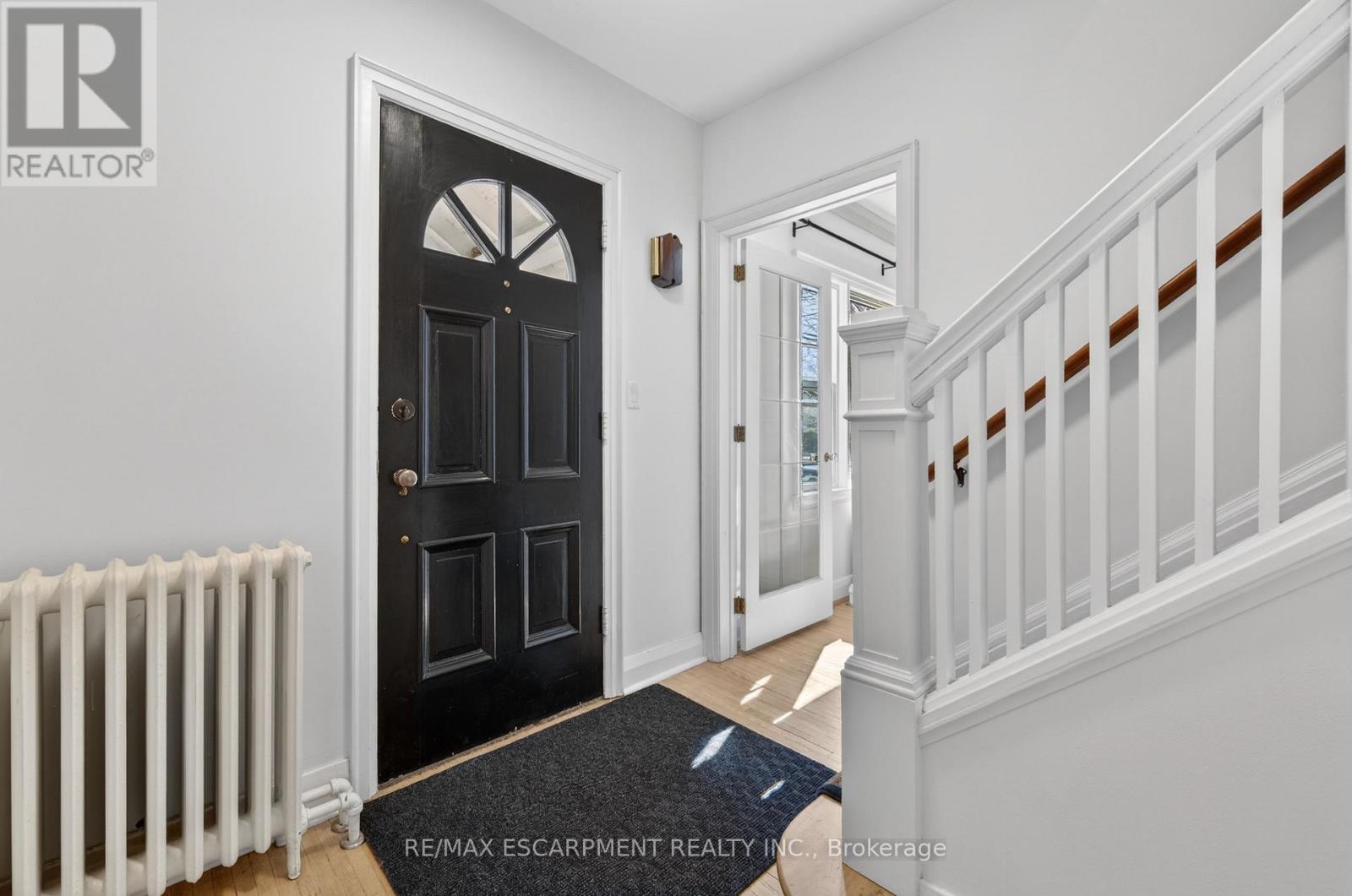 2317 Lakeshore Road, Burlington, Ontario  L7R 1B3 - Photo 7 - W12886836