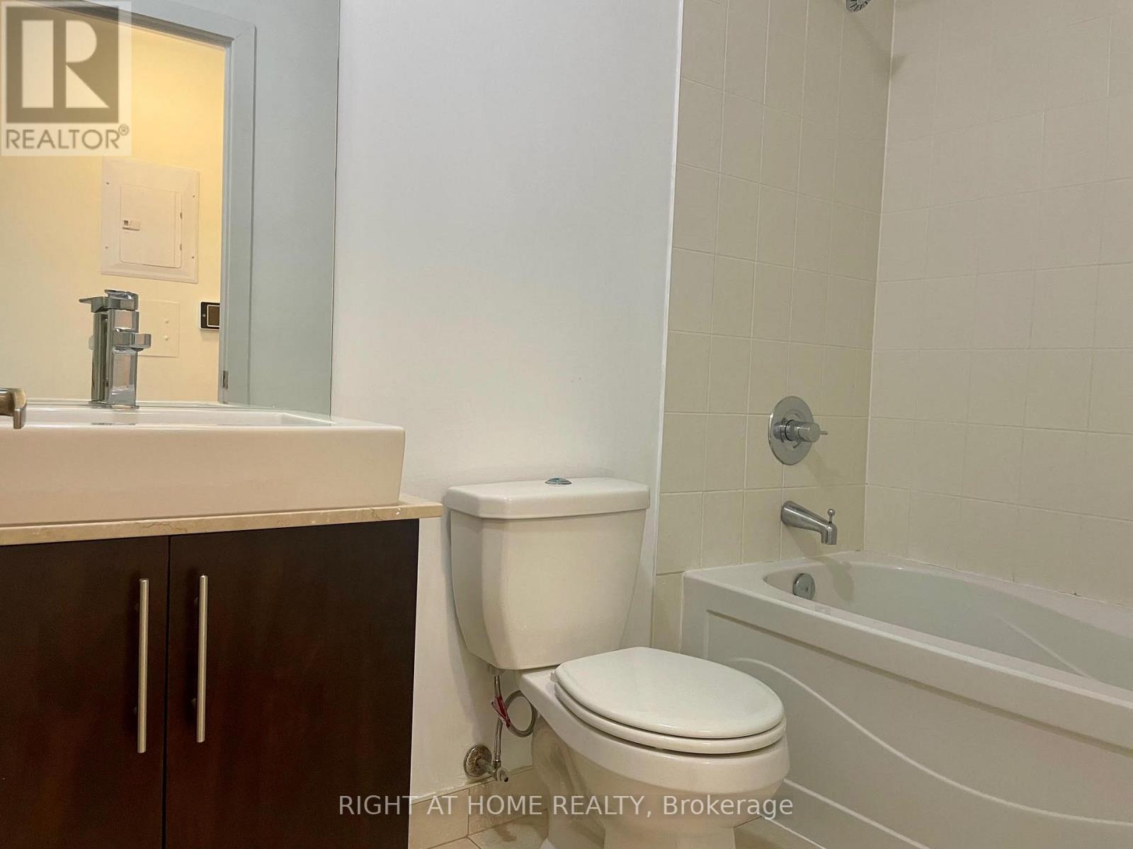 1311 - 55 Bremner Boulevard, Toronto, Ontario  M5V 0A1 - Photo 13 - C12893896