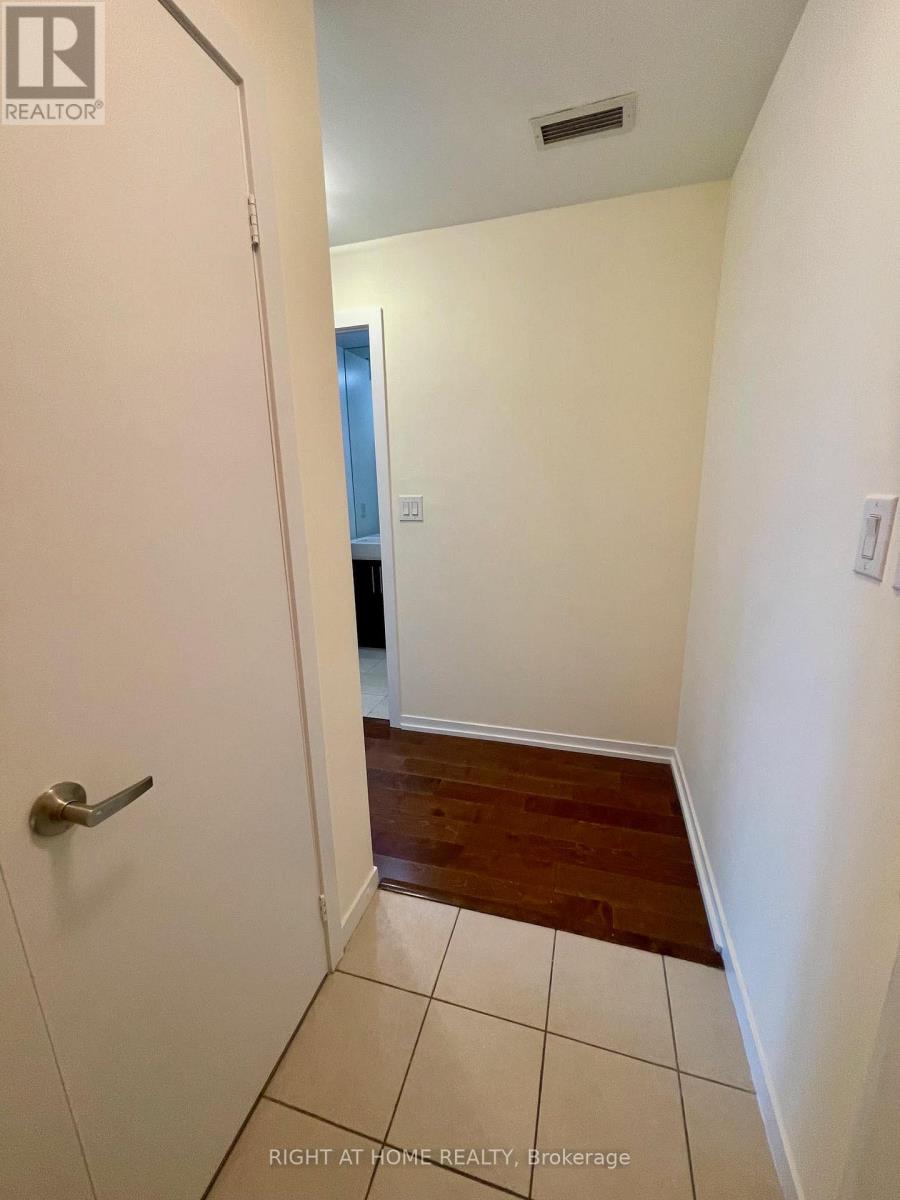 1311 - 55 Bremner Boulevard, Toronto, Ontario  M5V 0A1 - Photo 4 - C12893896