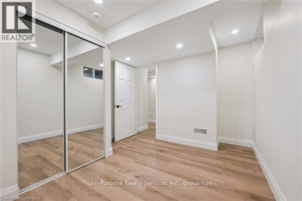 92 Connelly Drive, Kitchener, Ontario  N2N 2V1 - Photo 6 - X12893878