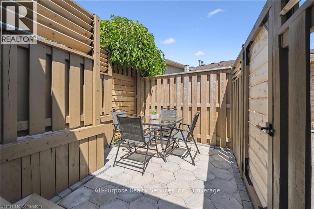 92 Connelly Drive, Kitchener, Ontario  N2N 2V1 - Photo 8 - X12893878