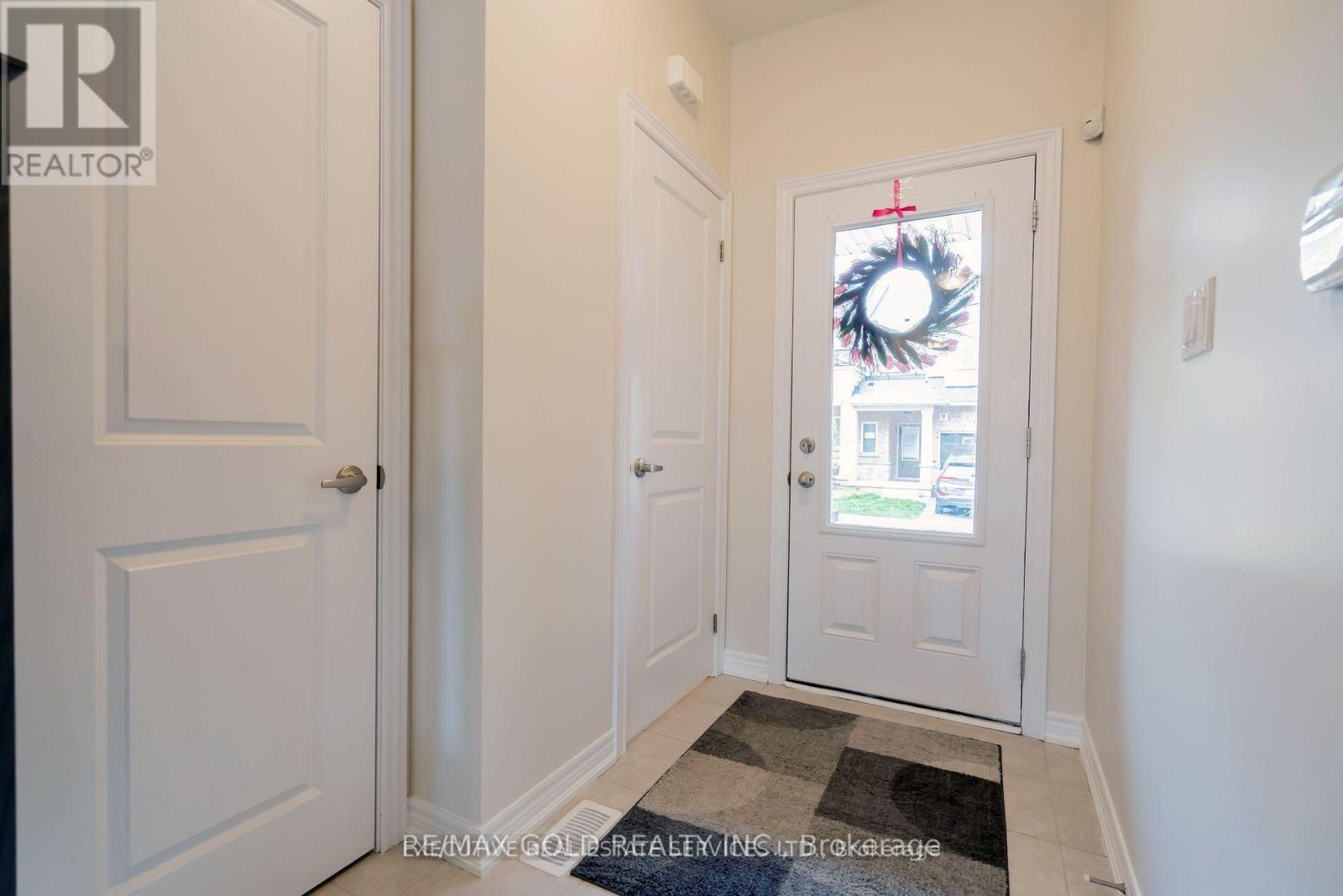 10 Mockingbird Lane, Hamilton, Ontario  L8E 0K7 - Photo 3 - X12820256