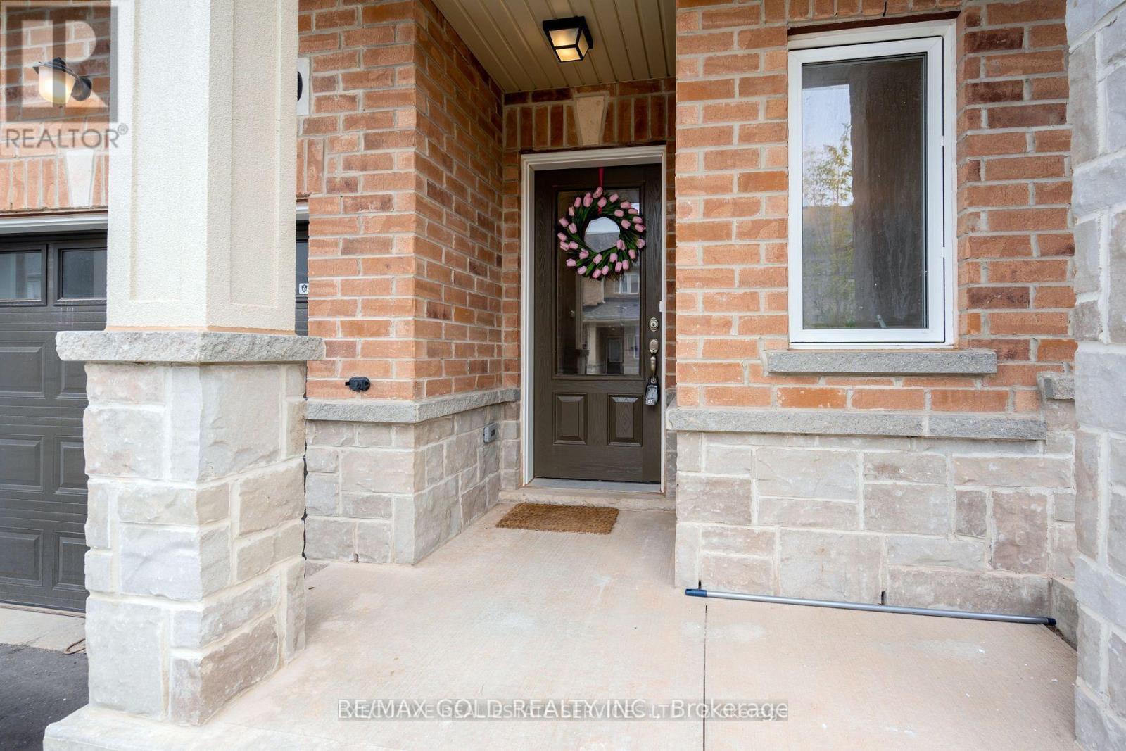 10 Mockingbird Lane, Hamilton, Ontario  L8E 0K7 - Photo 2 - X12820256