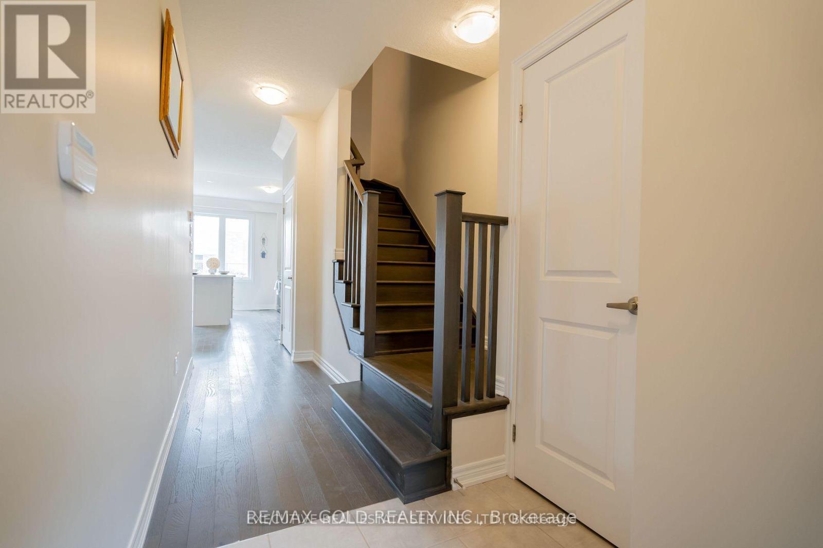 10 Mockingbird Lane, Hamilton, Ontario  L8E 0K7 - Photo 4 - X12820256