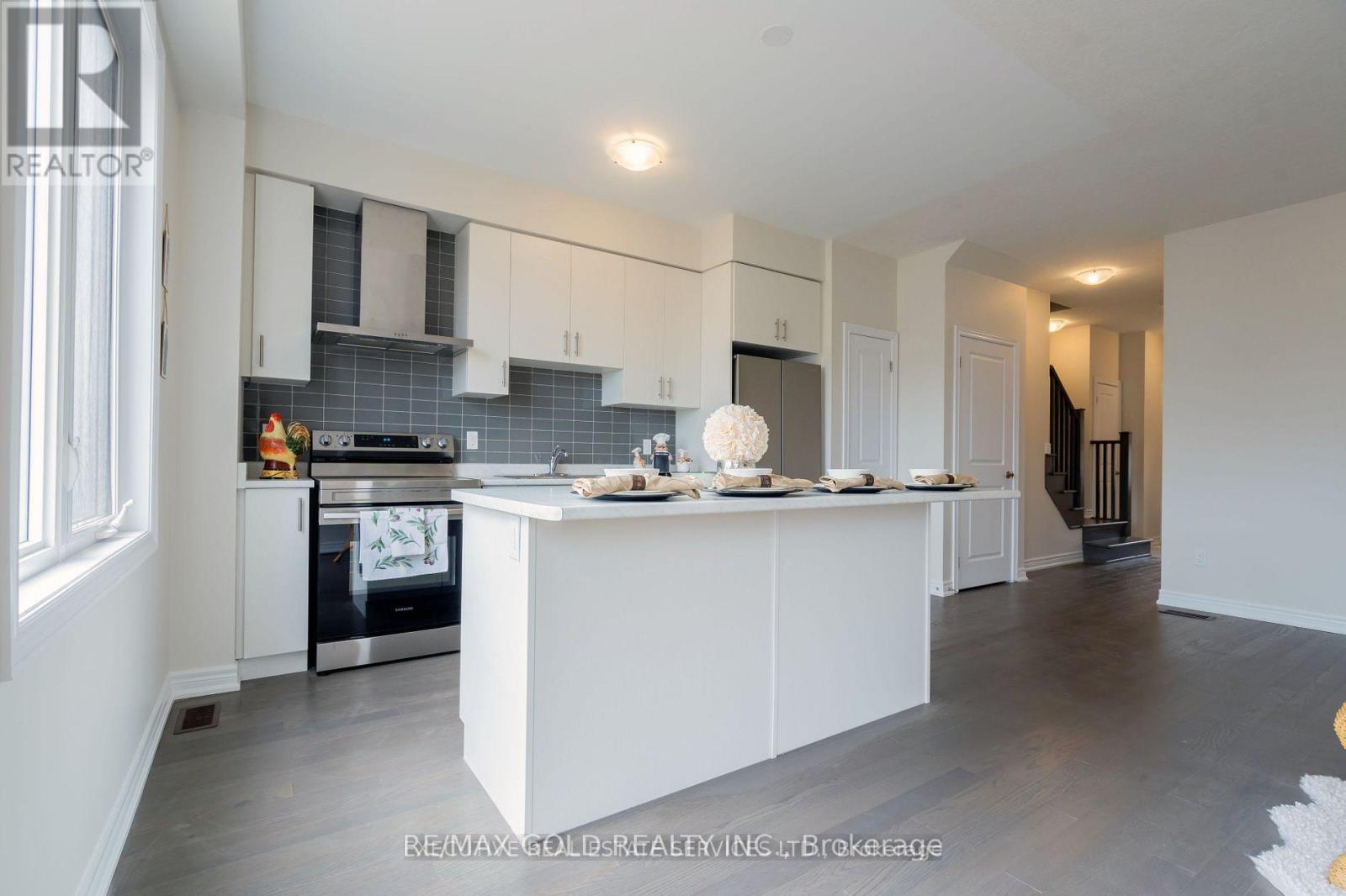 10 Mockingbird Lane, Hamilton, Ontario  L8E 0K7 - Photo 5 - X12820256