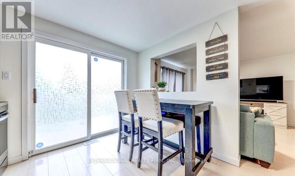 15 Hewitt Place, Barrie, Ontario  L4M 7B3 - Photo 10 - S12893916