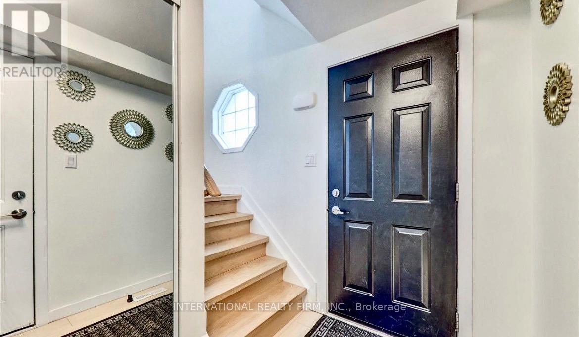 15 Hewitt Place, Barrie, Ontario  L4M 7B3 - Photo 4 - S12893916