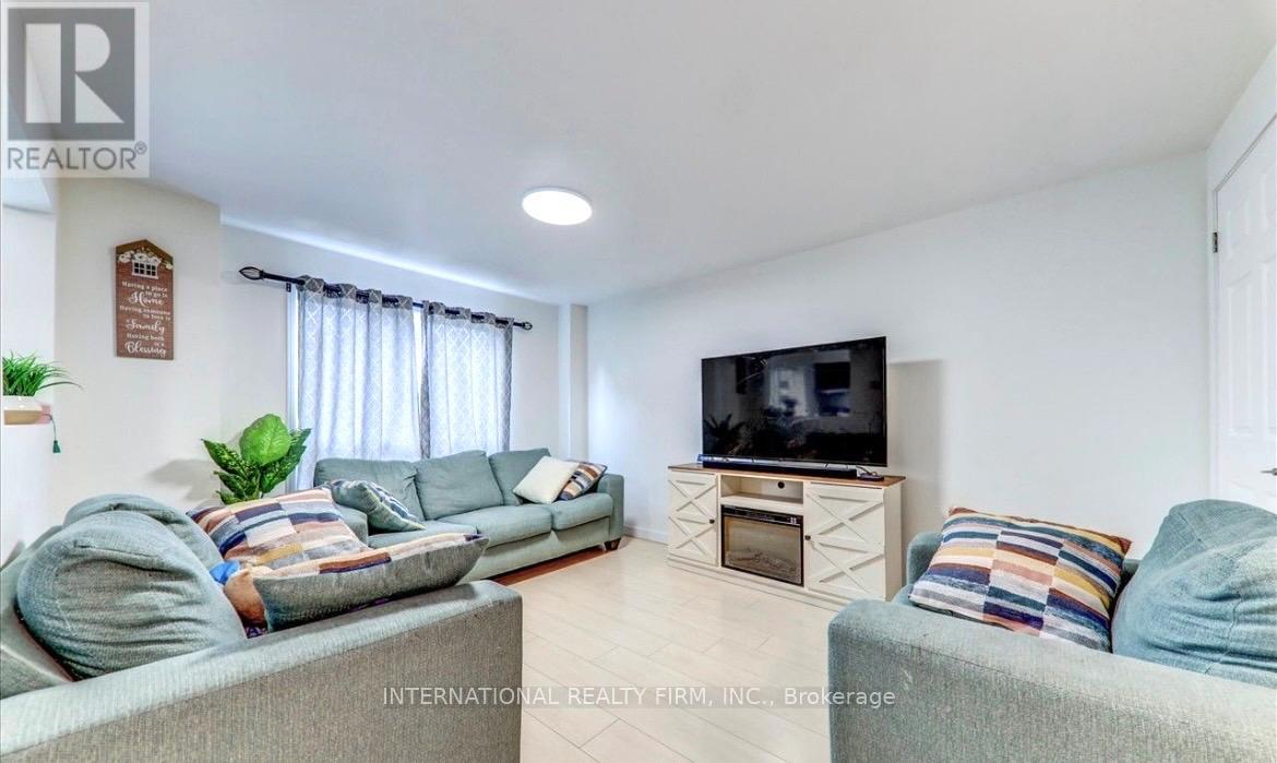 15 Hewitt Place, Barrie, Ontario  L4M 7B3 - Photo 5 - S12893916