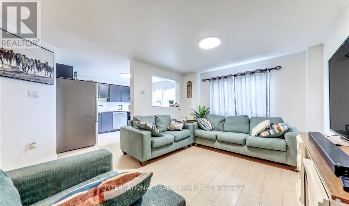 15 Hewitt Place, Barrie, Ontario  L4M 7B3 - Photo 6 - S12893916