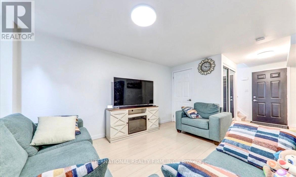 15 Hewitt Place, Barrie, Ontario  L4M 7B3 - Photo 7 - S12893916