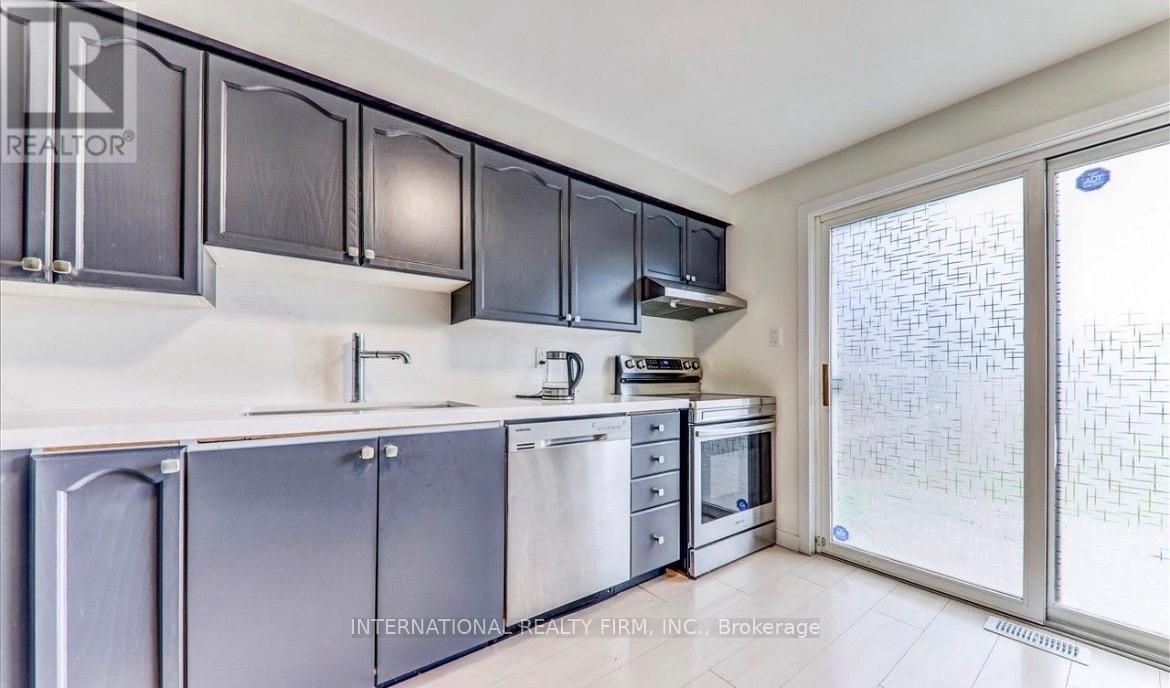 15 Hewitt Place, Barrie, Ontario  L4M 7B3 - Photo 9 - S12893916