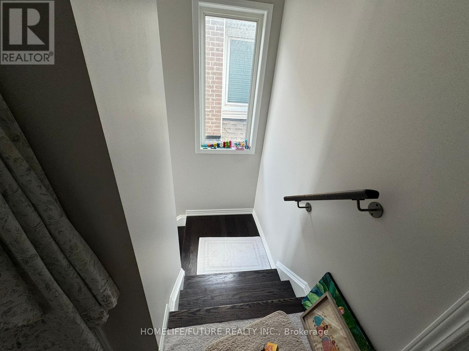 143 Yates Drive, Milton, Ontario  L9E 1S7 - Photo 3 - W12893876