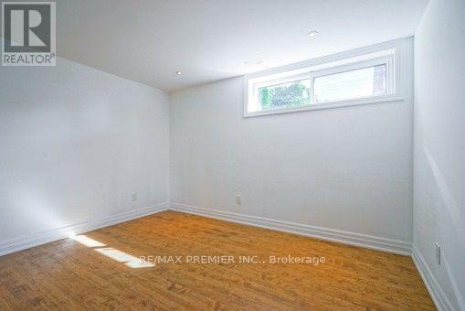 540 Third Line, Oakville, Ontario  L6L 4A7 - Photo 3 - W12893908