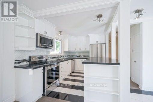 540 Third Line, Oakville, Ontario  L6L 4A7 - Photo 8 - W12893908