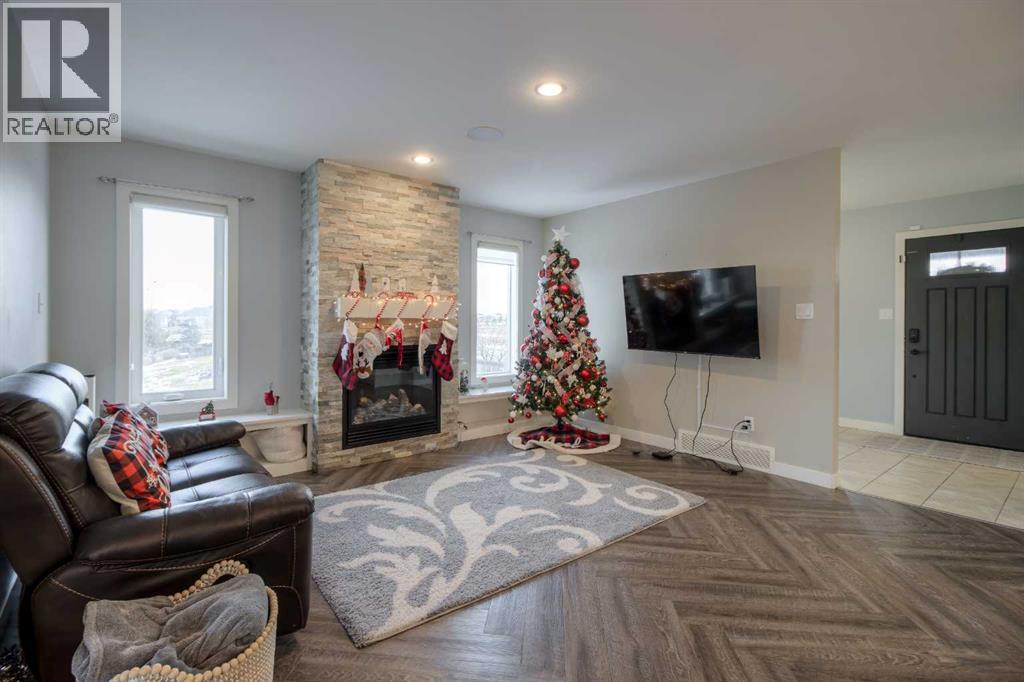 541 Aquitania Boulevard W, Lethbridge, Alberta  T1J 5G7 - Photo 4 - A2272884