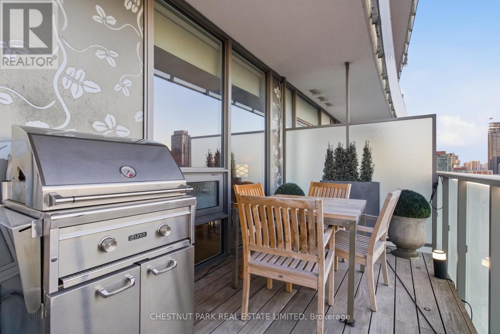 1906 - 1 Market Street, Toronto, Ontario  M5E 0A2 - Photo 11 - C12893926