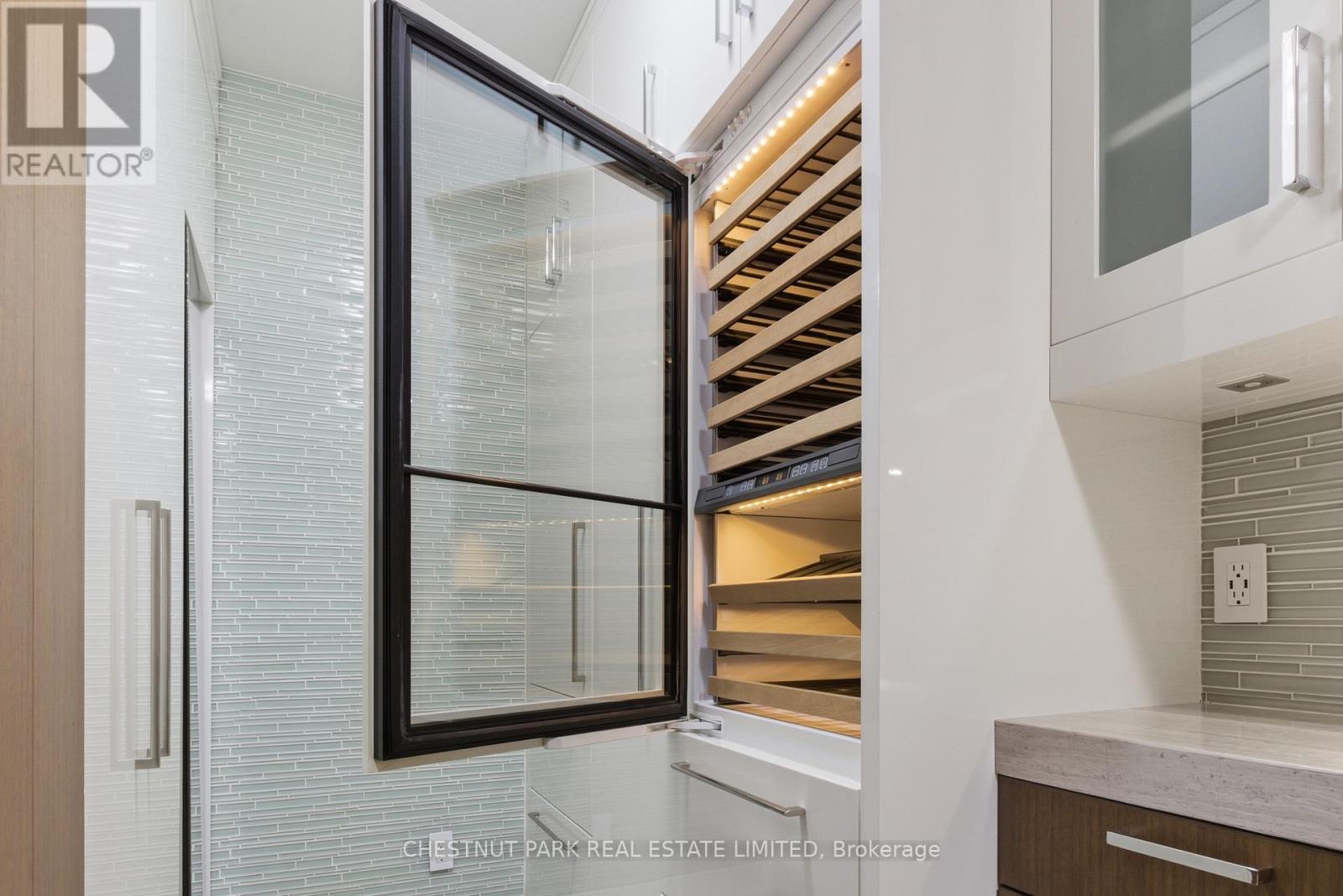 1906 - 1 Market Street, Toronto, Ontario  M5E 0A2 - Photo 17 - C12893926