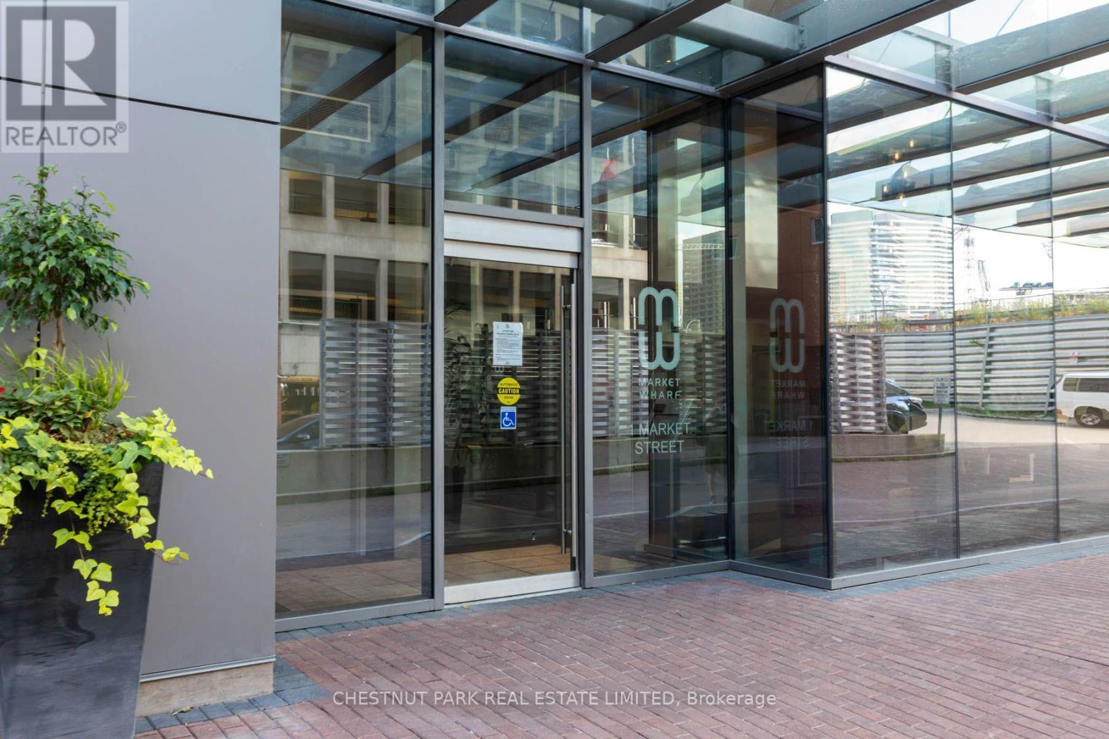 1906 - 1 Market Street, Toronto, Ontario  M5E 0A2 - Photo 2 - C12893926