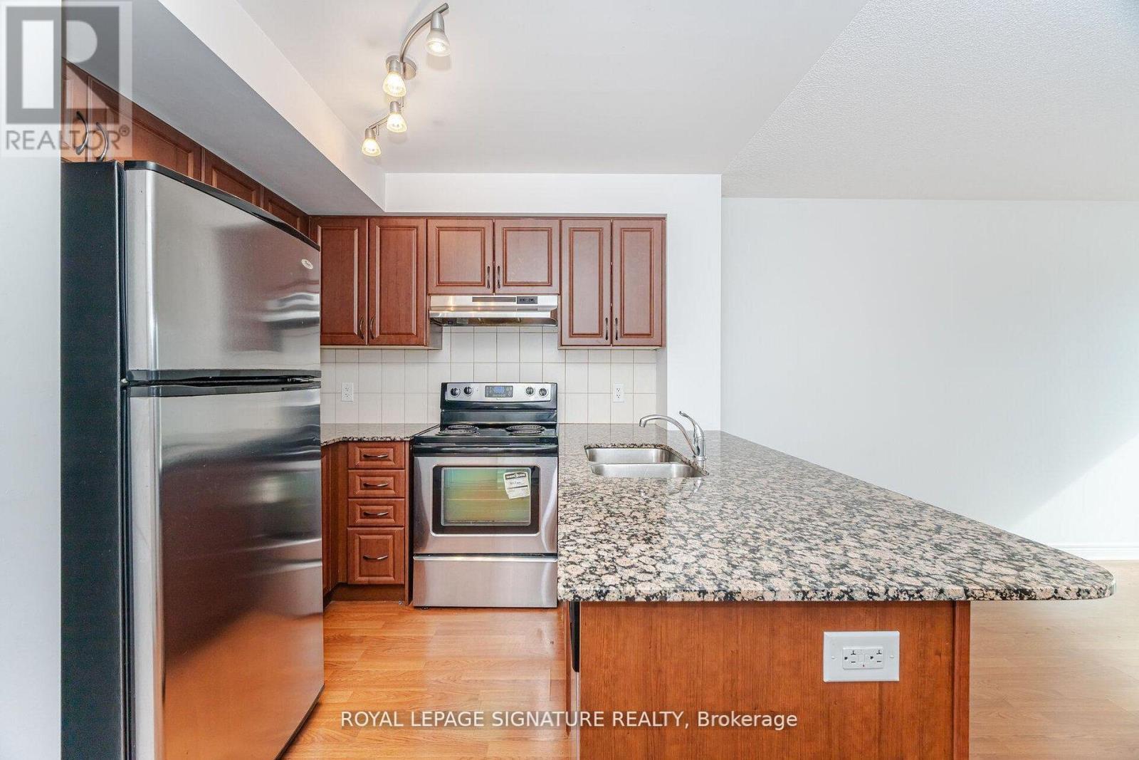 510 - 60 Fairfax Crescent, Toronto, Ontario  M1L 1Z8 - Photo 4 - E12893920