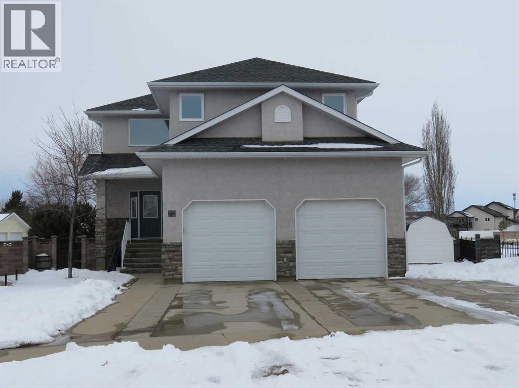 <div class="slider-price">$689,000.00</div><p>29 Hunter Court Ne, Medicine Hat, Alberta</p>