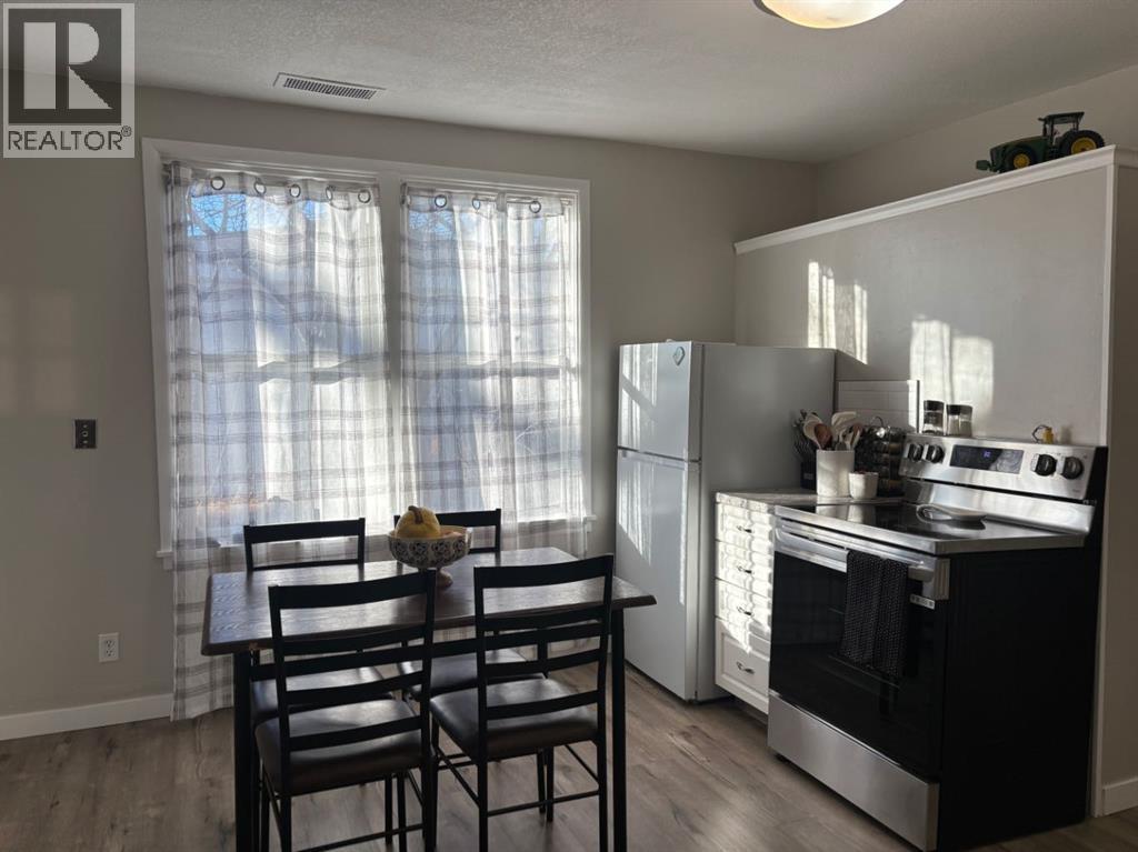 45 Civic Avenue W, Magrath, Alberta  T0K 1J0 - Photo 5 - A2279183