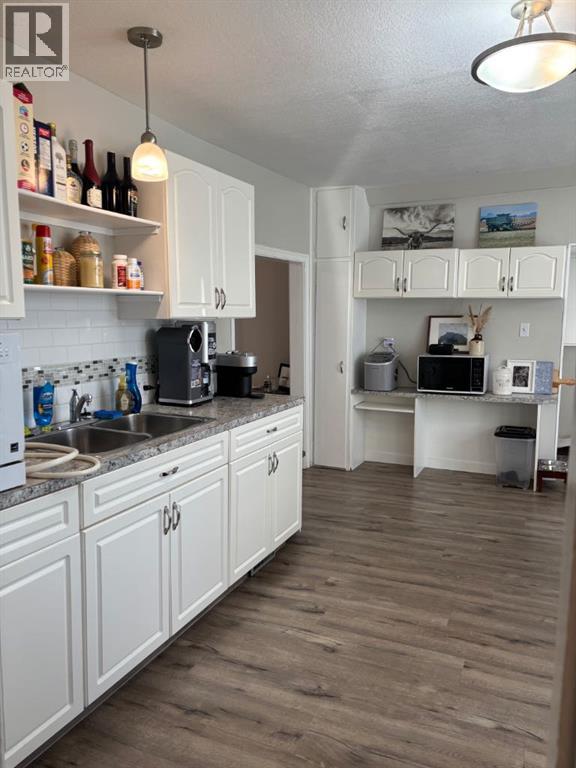 45 Civic Avenue W, Magrath, Alberta  T0K 1J0 - Photo 9 - A2279183