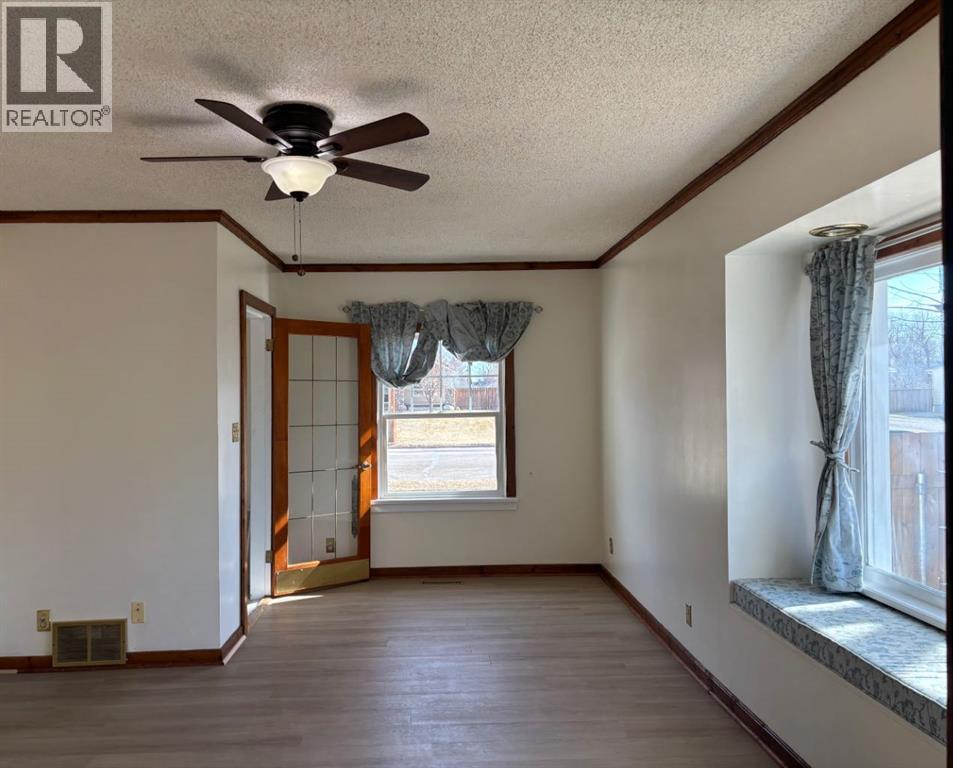 60 N 2 Street W, Magrath, Alberta  T0K 1J0 - Photo 6 - A2291347