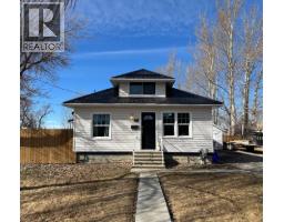 60 N 2 Street W, Magrath, Alberta