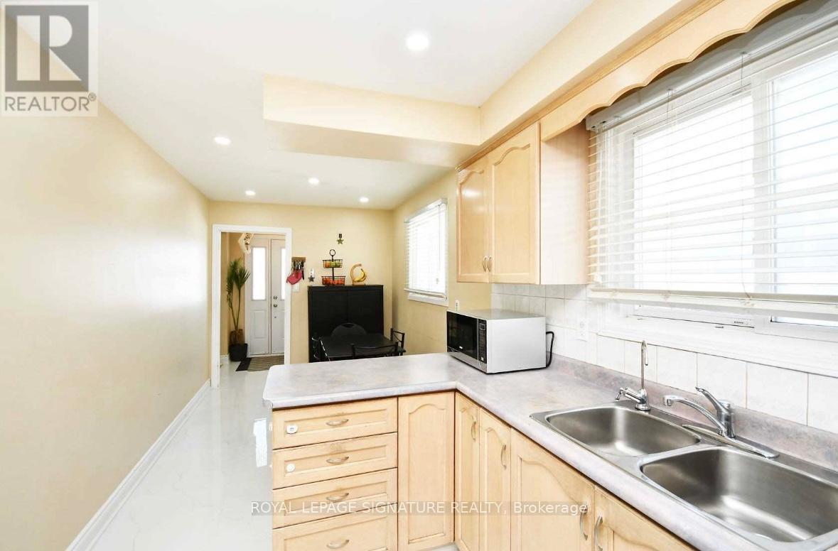 Main - 3424 Clara Drive, Mississauga (Malton), Ontario  L4T 2C7 - Photo 9 - W12893924